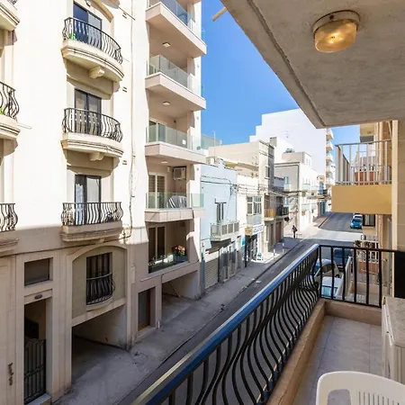 Isa1-seaside 3 Bedroom Spacious Apt Great Location Apartment