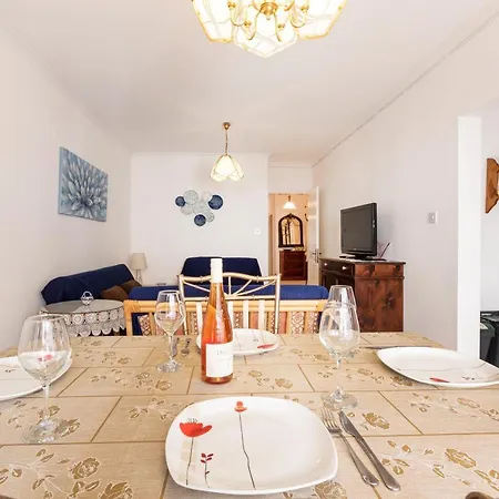 Isa1-seaside 3 Bedroom Spacious Apt Great Location Apartment