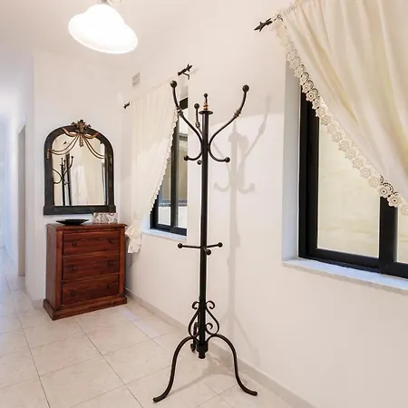 Isa1-seaside 3 Bedroom Spacious Apt Great Location * St. Paul's Bay