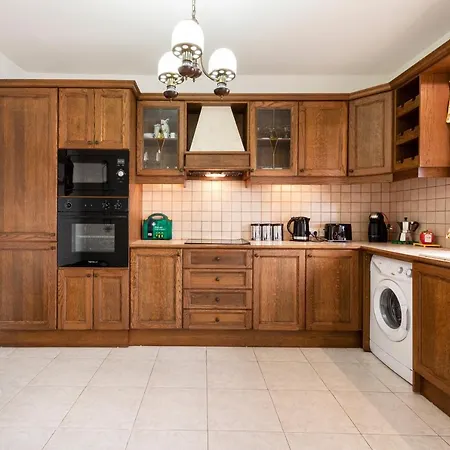 Isa1-seaside 3 Bedroom Spacious Apt Great Location Apartment