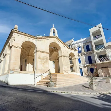Isa1-seaside 3 Bedroom Spacious Apt Great Location St. Paul's Bay