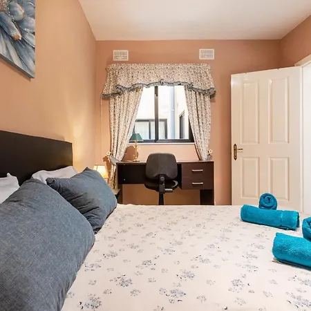 Isa1-seaside 3 Bedroom Spacious Apt Great Location Apartment